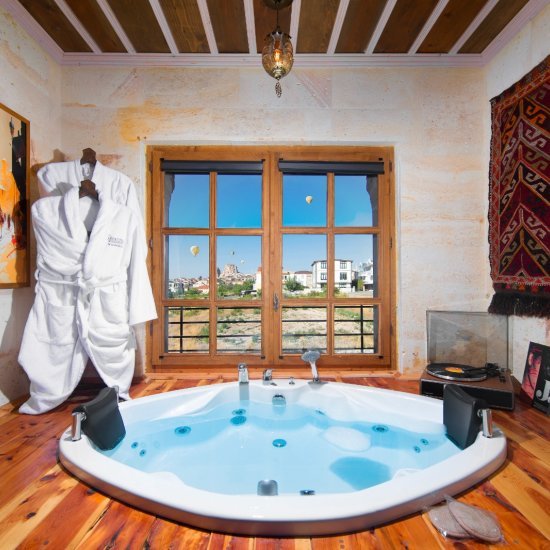 Stone Suite Room with Jacuzzi