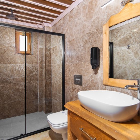 Stone Suite Room with Jacuzzi