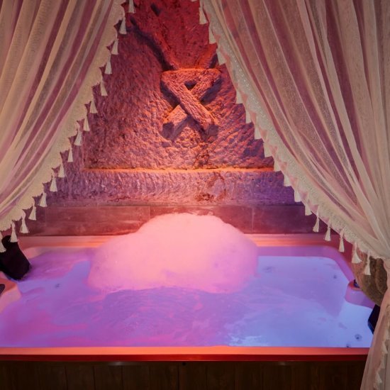 Özel Havuzlu Zuwinasa Suit